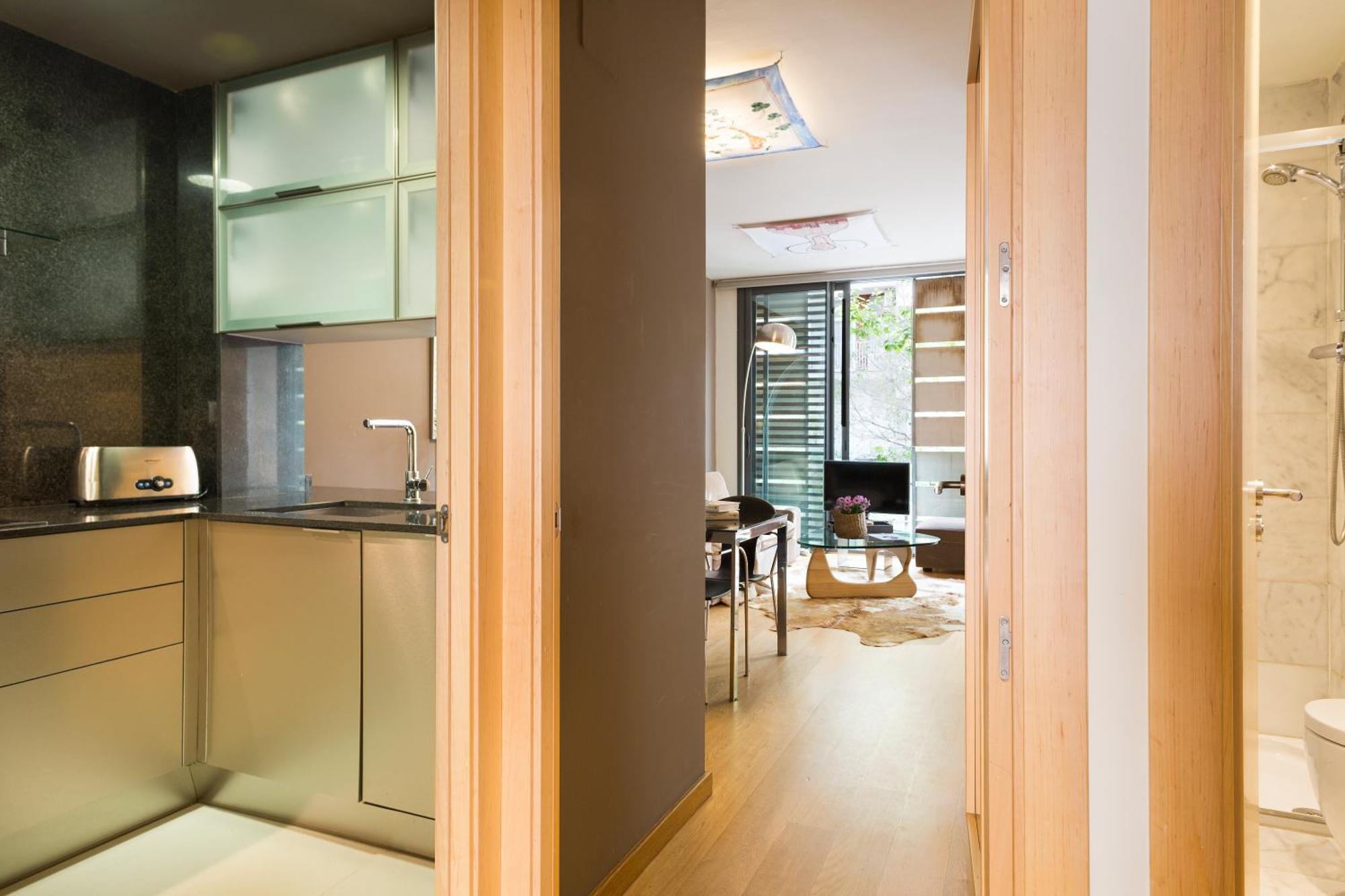 My Space Emirates - Fully Equipped Apartments Near The Beach With Shared Pool Barcelona Exteriér fotografie