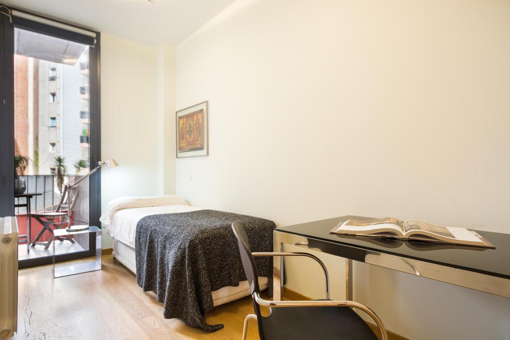 My Space Emirates - Fully Equipped Apartments Near The Beach With Shared Pool Barcelona Exteriér fotografie