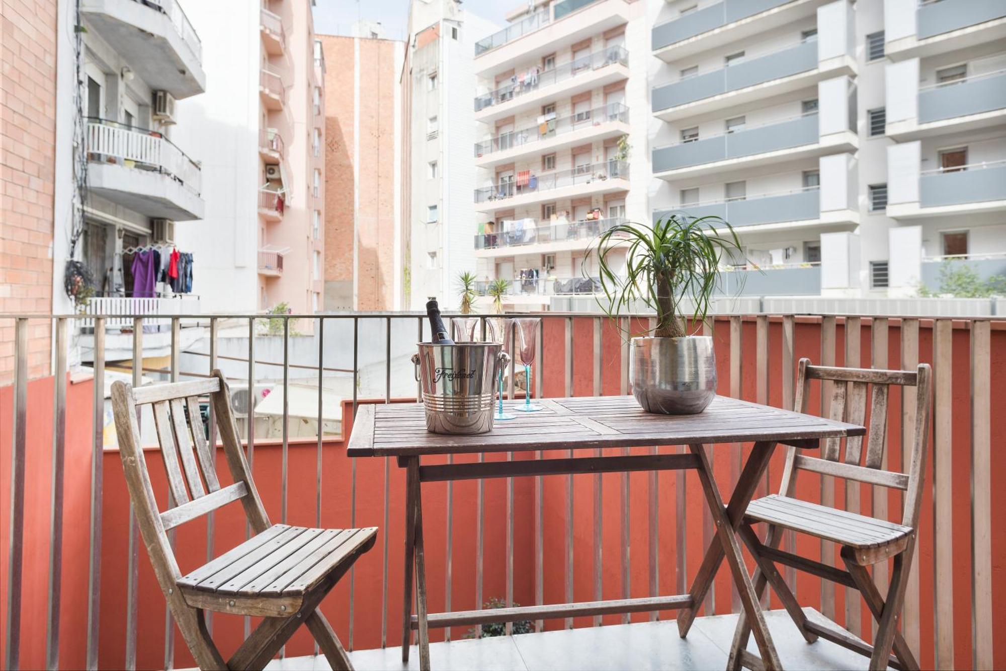 My Space Emirates - Fully Equipped Apartments Near The Beach With Shared Pool Barcelona Exteriér fotografie