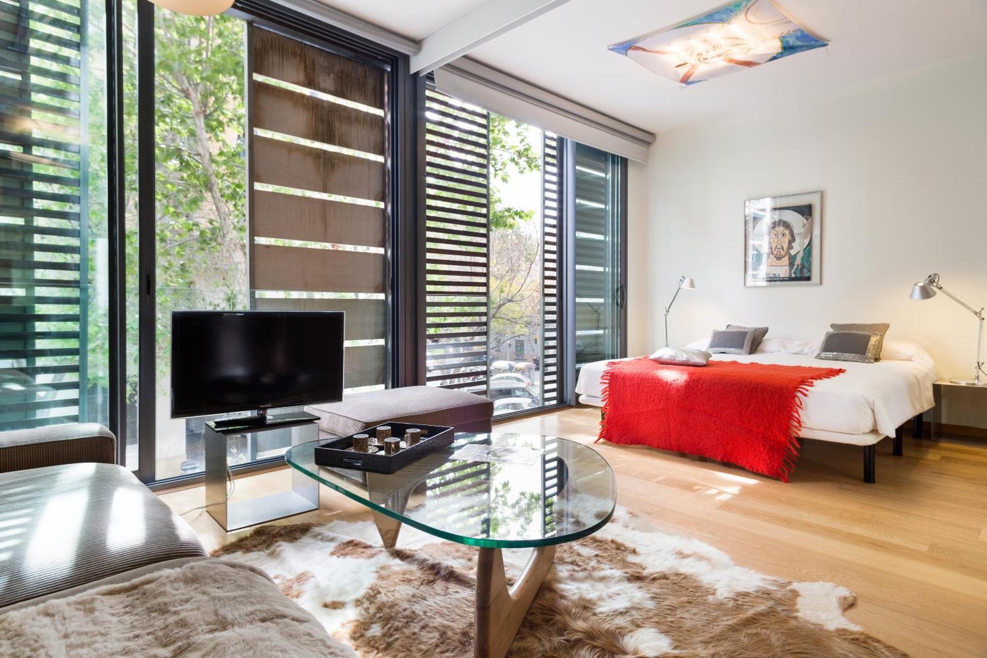 My Space Emirates - Fully Equipped Apartments Near The Beach With Shared Pool Barcelona Exteriér fotografie