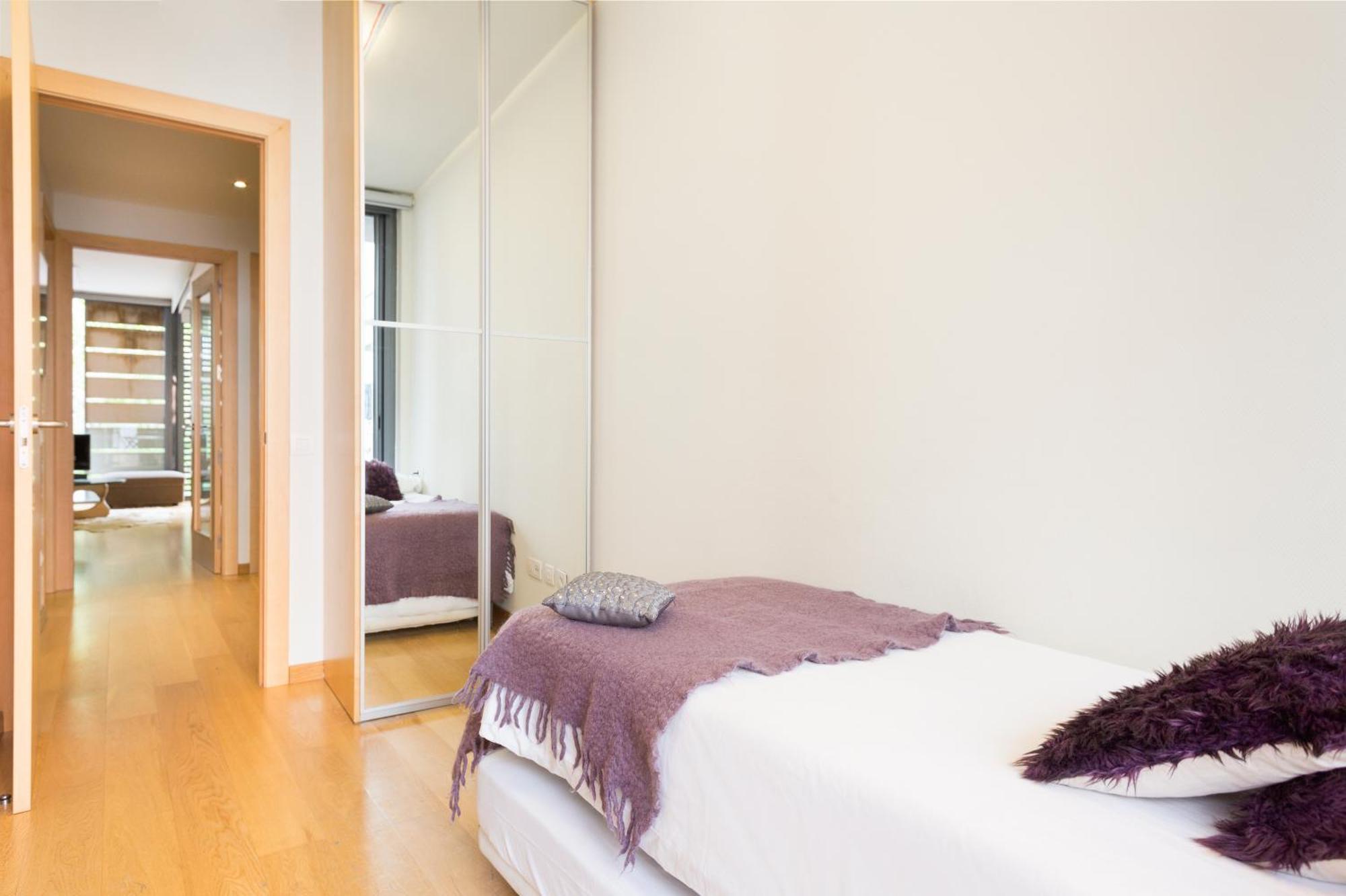 My Space Emirates - Fully Equipped Apartments Near The Beach With Shared Pool Barcelona Exteriér fotografie