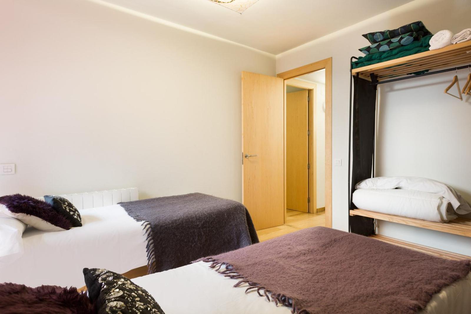 My Space Emirates - Fully Equipped Apartments Near The Beach With Shared Pool Barcelona Exteriér fotografie